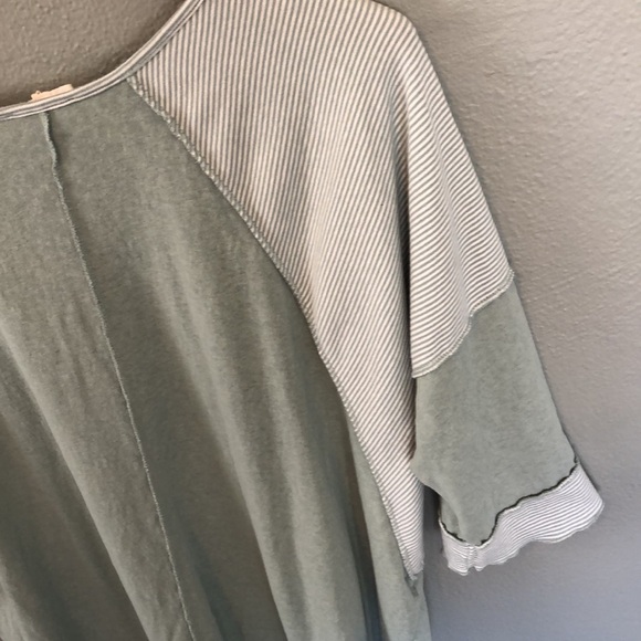 Easel Green White Stripe Textured Flowy 3/4 Sleeve Top Medium - Picture 7 of 8